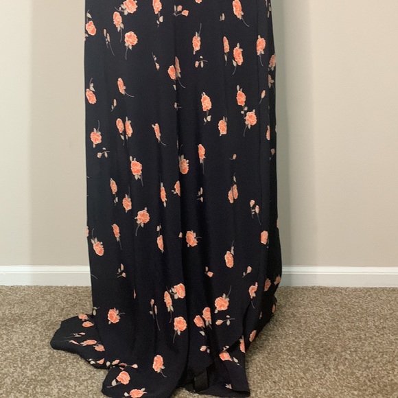 Bardot Maxi Dress in Raining Jasmine FLYNN SKYE
Color:Raining Jasmine Size: S - Picture 8 of 13